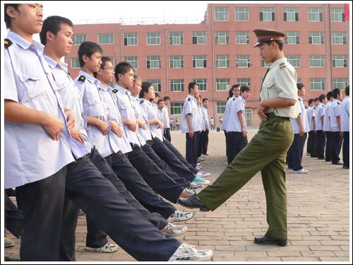 石鐵技校軍訓(xùn)正步走 石家莊鐵路學(xué)校豐富多彩的課外活動(dòng) 學(xué)校圖片 第6張