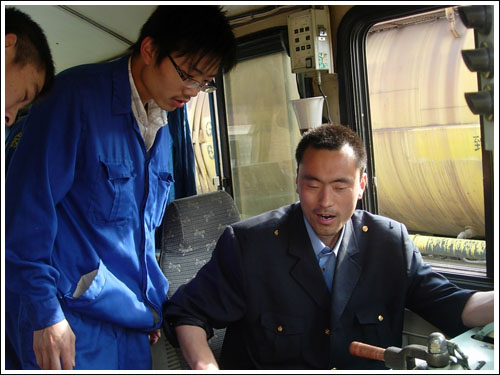 石家莊鐵路中職學校軌道車現(xiàn)場講解 石家莊鐵路技校實訓課展示 學校圖片 第24張