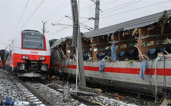 石家莊鐵路技校 出事啦！奧地利兩火車行駛中相撞 石家莊鐵路 第1張