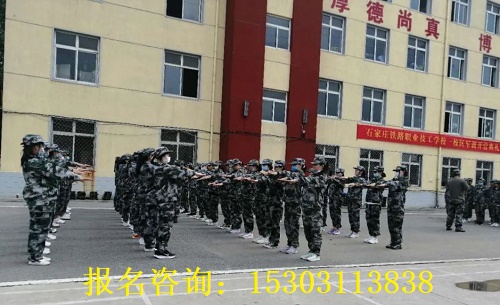 石家莊鐵路技校20級(jí)新生軍訓(xùn) 石家莊鐵路技校20級(jí)新生軍訓(xùn) 學(xué)校圖片 第1張